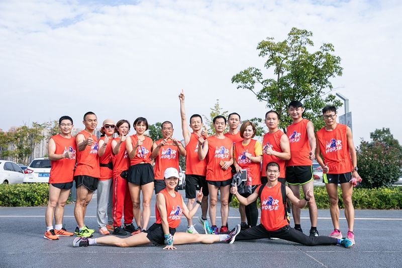 戰(zhàn)馬跑團(tuán)對(duì)抗賽，為熱愛(ài)全力開(kāi)跑！